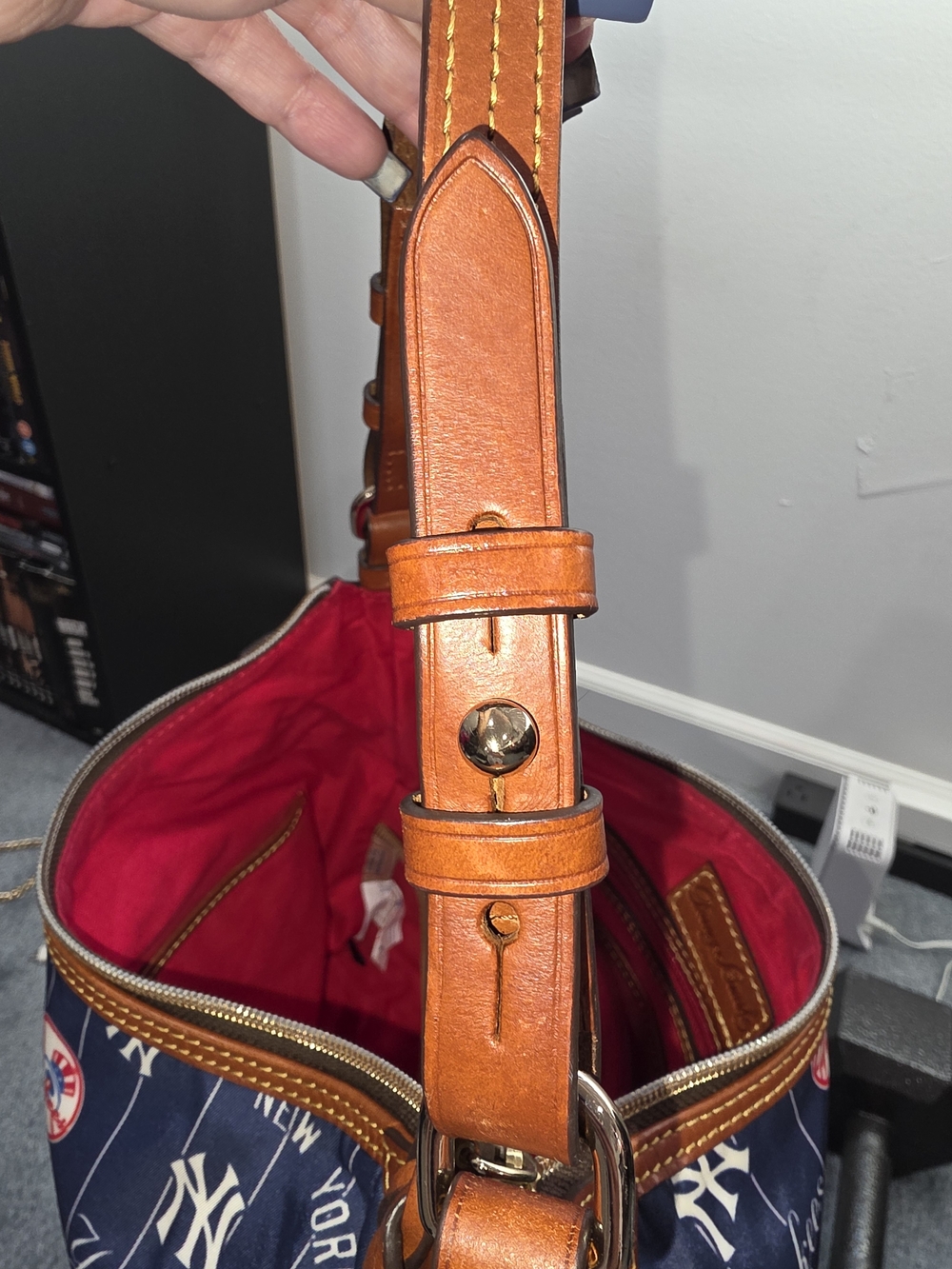 Dooney & Bourke New York Yankees Navy Logo Shoulder Bag - Picture 3 of 16